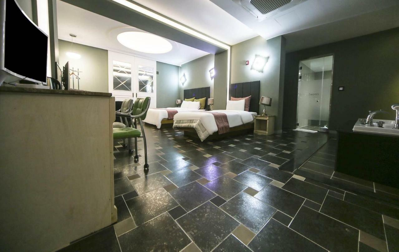 Dubai Hotel Чеонджу Екстериор снимка