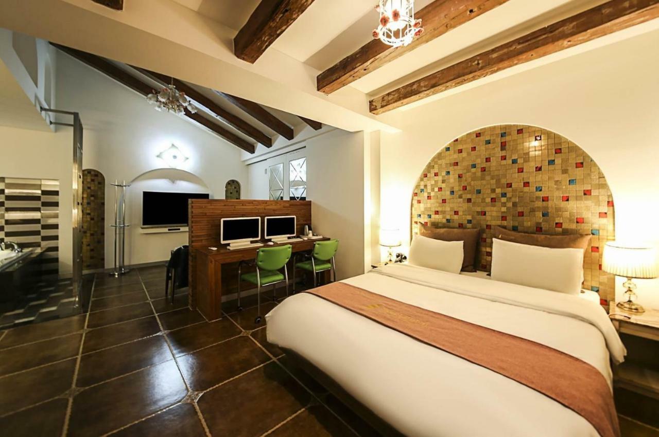 Dubai Hotel Чеонджу Екстериор снимка